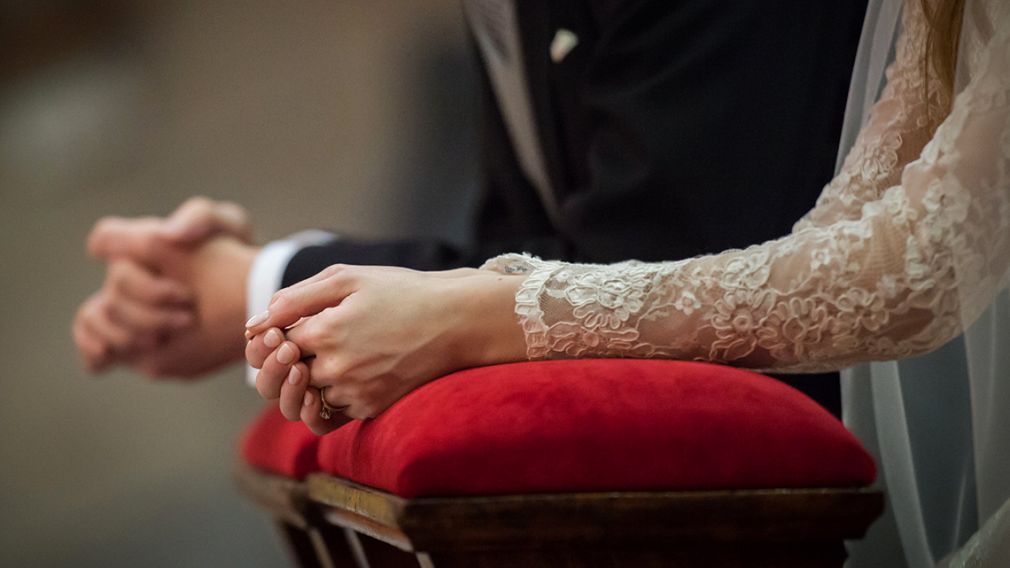 5 Ways to C.O.V.E.R. Your Marriage in Prayer